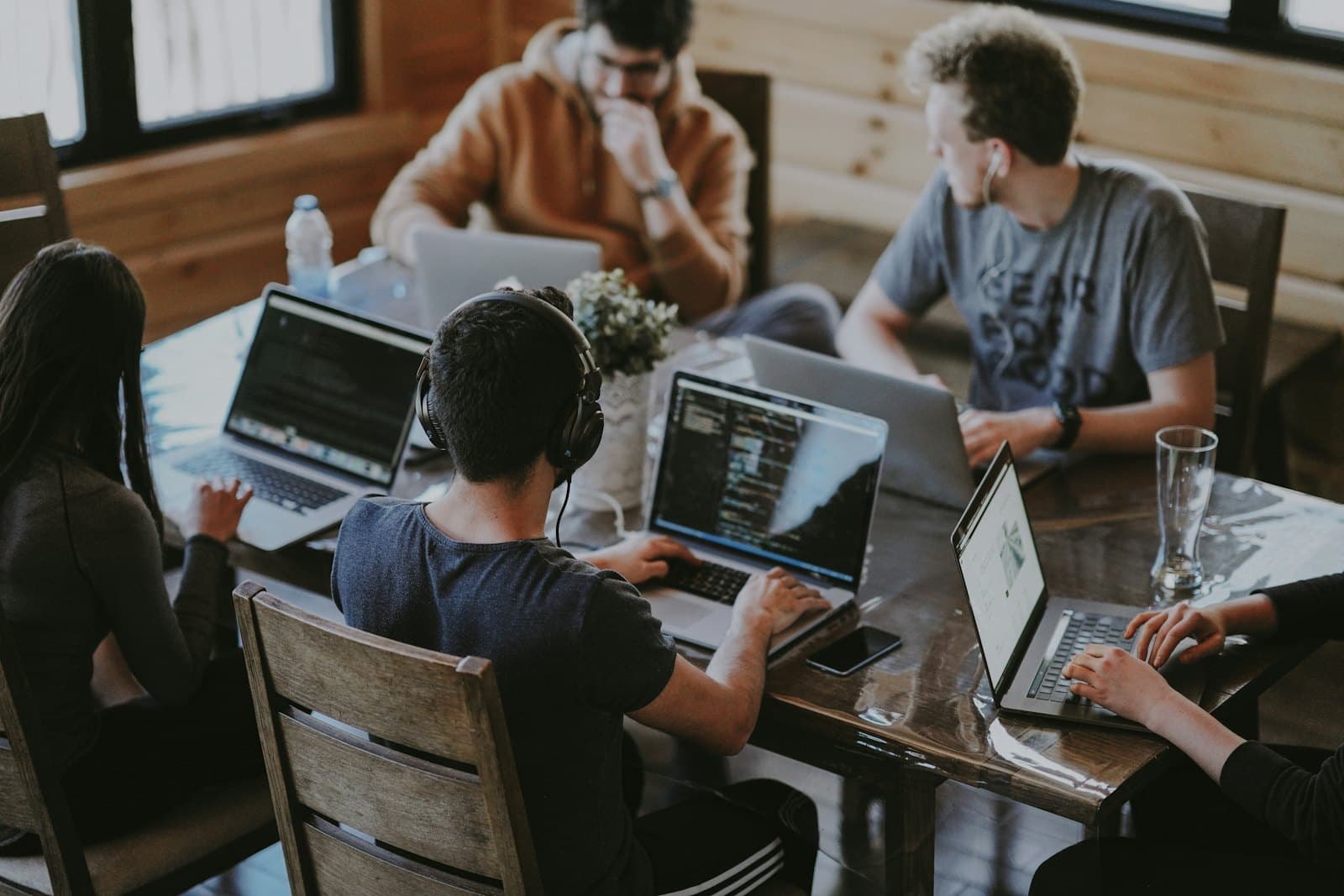 People working together on laptops. Editorial photograph, not the Gynvix team.